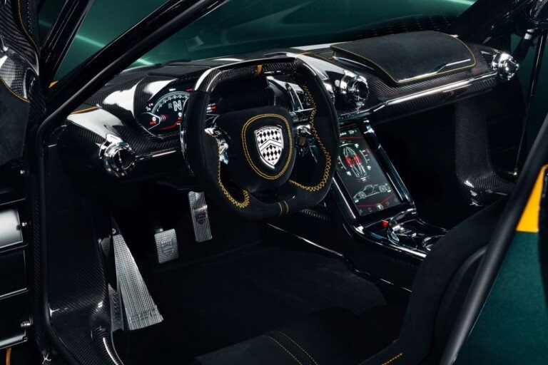 Американский производитель SSC North America представил первую гоночную версию Tuatara с 2200 л.с. и акцентом на аэродинамику и управляемость